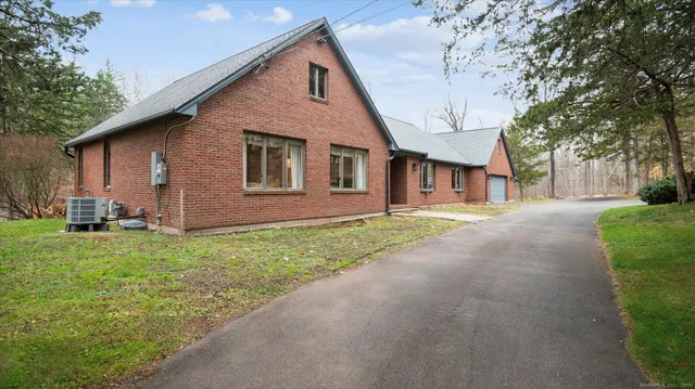 $599,900 | 63 Duncaster Road, Bloomfield, CT 06002