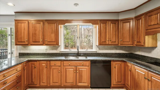 $599,900 | 63 Duncaster Road, Bloomfield, CT 06002