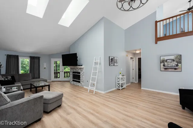 $399,900 | 1014 Braemoor Drive, Unit B, Downers Grove, IL 60515