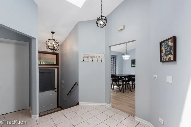 $399,900 | 1014 Braemoor Drive, Unit B, Downers Grove, IL 60515