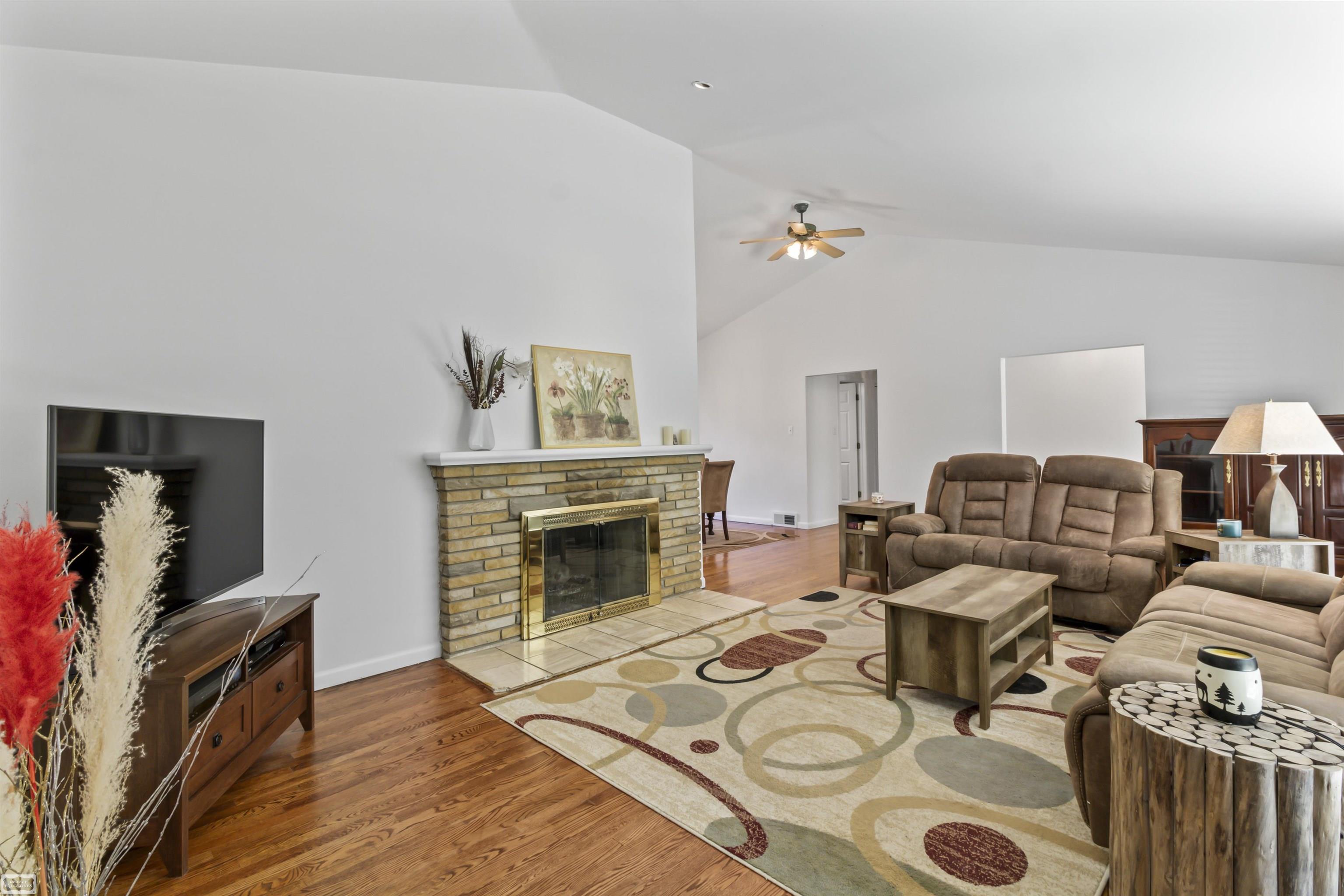 42910 Utica Road Sterling Heights, MI 48314 - Photo 11 of 32 50176117-08719EEC-1C9D-43AA-9B7F-20F6E31B8959.JPG