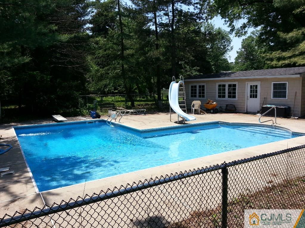 36 Runnymede Road Colonia, NJ 07067 - Photo 25 of 25 a view of a house with backyard and sitting area