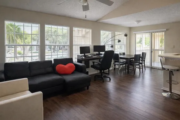 $135,000 | 1049 South Hiawassee Road, Unit 3422, Orlando, FL 32835