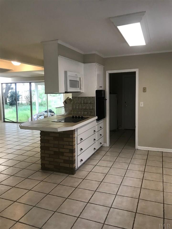 5861 West State Line Road Century, FL 32535 - Photo 5 of 28