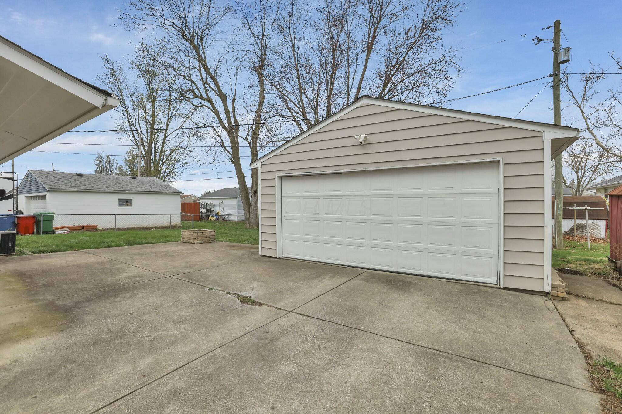 4917 Lockbourne Road Columbus, OH 43207 - Photo 22 of 23 2 car garage
