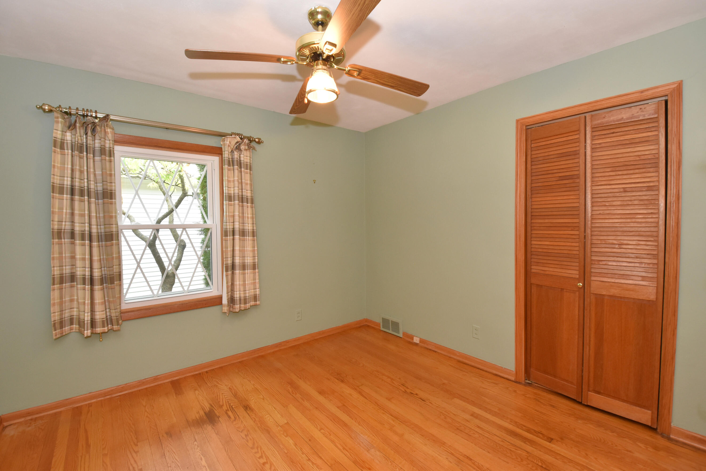 2205 Dwight Street Racine, WI 53403 - Photo 22 of 46 Bedroom 2
