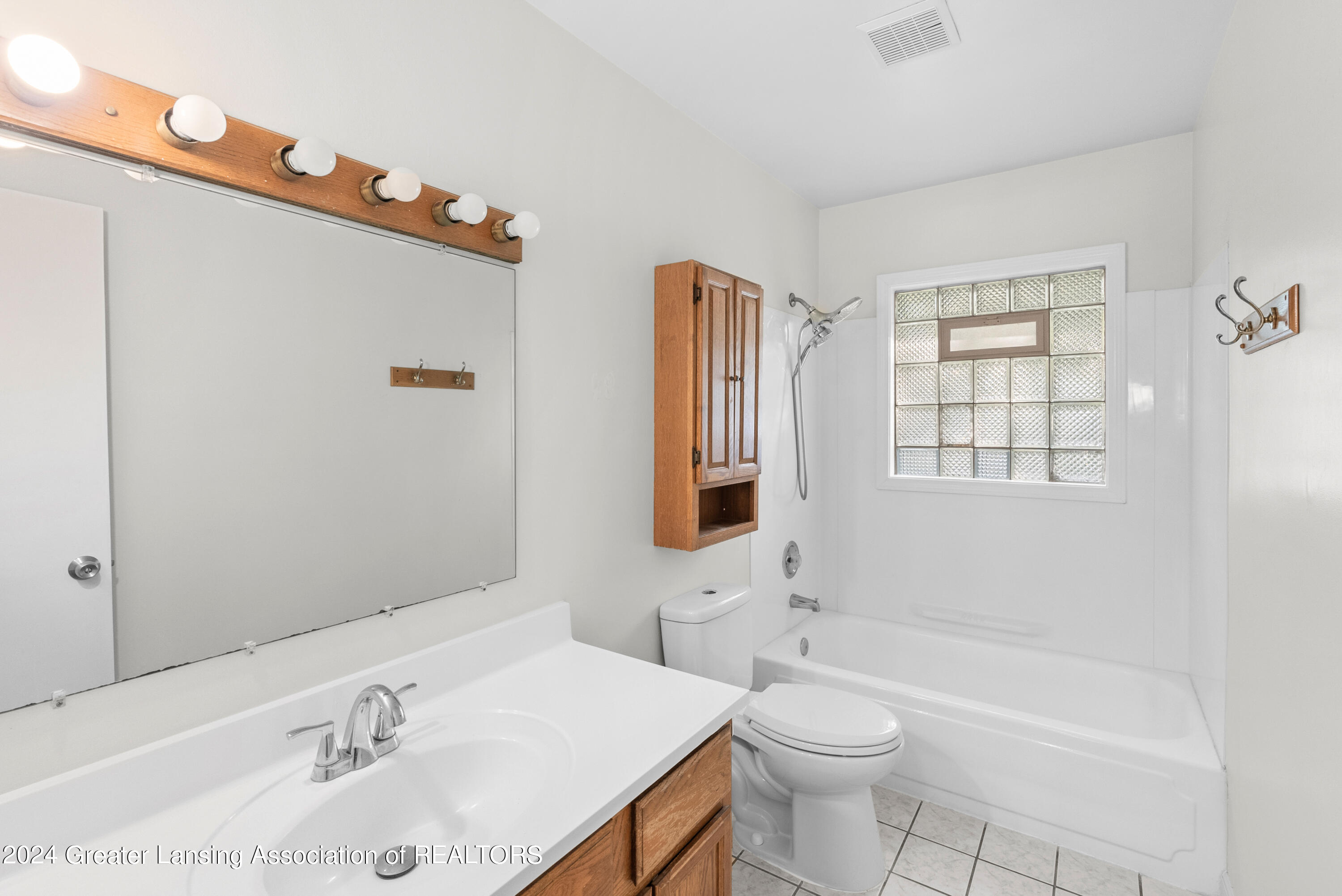 3117 Sunderland Road Lansing, MI 48911 - Photo 15 of 33 24-Media Jett - 23
