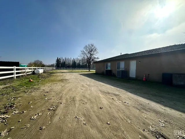 a view of a couches in front of a house