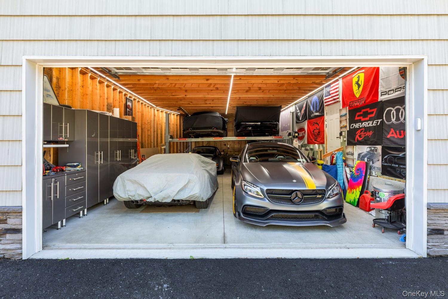 137 South Road Westhampton, NY 11977 - Photo 43 of 50 Large, 550 sqft garage with parking for 6 cars