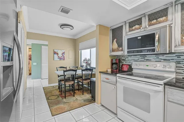 $225,000 | 244 Woodland Drive, Unit 244, Osprey, FL 34229