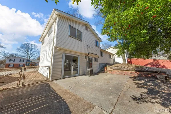 $242,500 | 11018 Whitehall Manor Drive, Bridgeton, MO 63044
