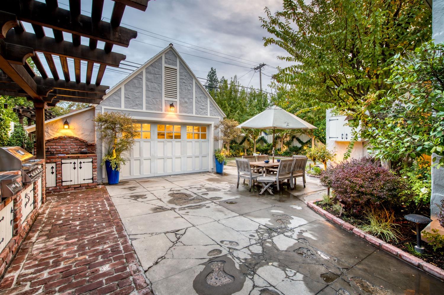 560 East Clinton Avenue Fresno, CA 93704 - Photo 33 of 49 a view of a house with backyard porch and sitting area