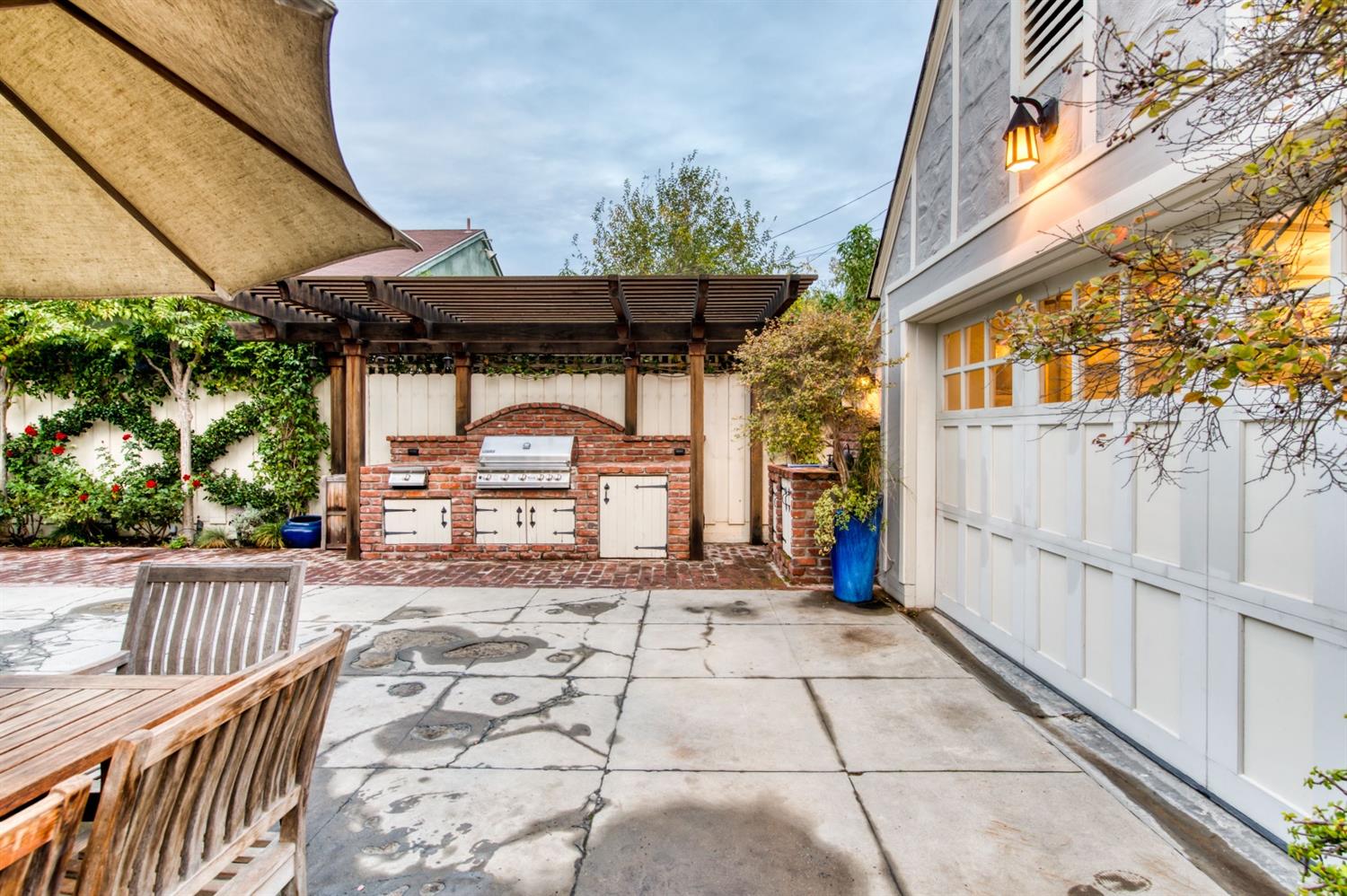 560 East Clinton Avenue Fresno, CA 93704 - Photo 34 of 49 a view of a chairs and table in the patio