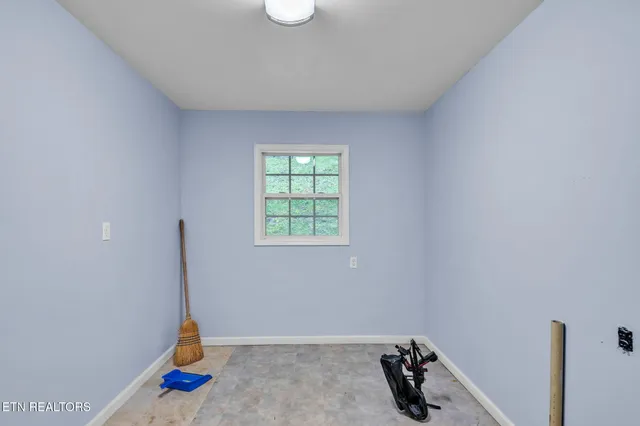 $274,900 | 241 Skyline Drive, Oneida, TN 37841