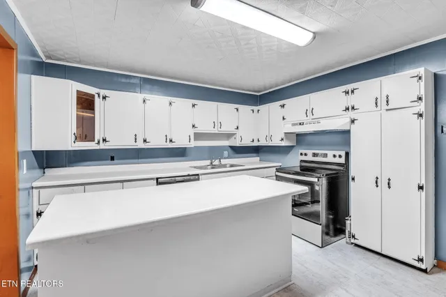 $274,900 | 241 Skyline Drive, Oneida, TN 37841