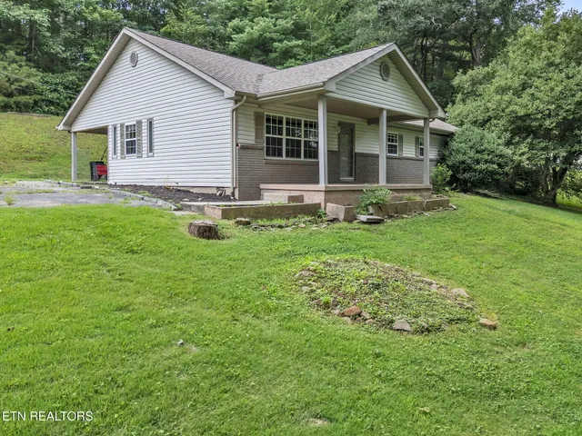 $274,900 | 241 Skyline Drive, Oneida, TN 37841