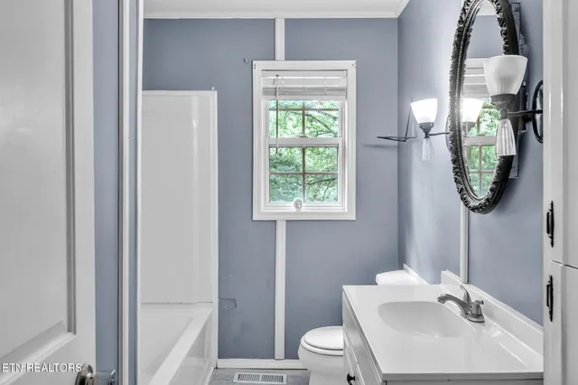 $274,900 | 241 Skyline Drive, Oneida, TN 37841