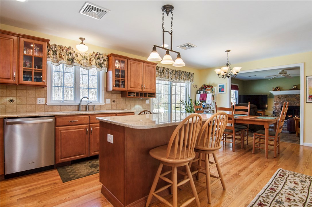 9 Teft Court Hopkinton, RI 02832 - Photo 5 of 28
