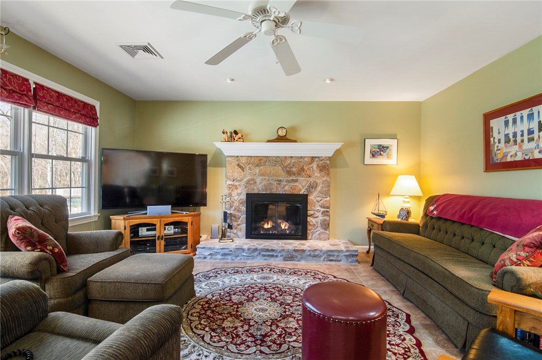 9 Teft Court Hopkinton, RI 02832 - Photo 8 of 28