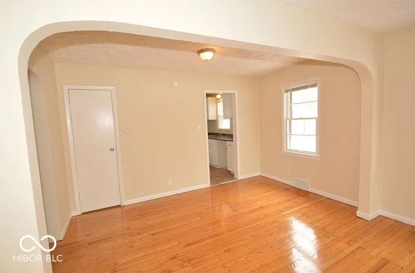 $1,299 | 5005 Indianola Avenue, Indianapolis, IN 46205