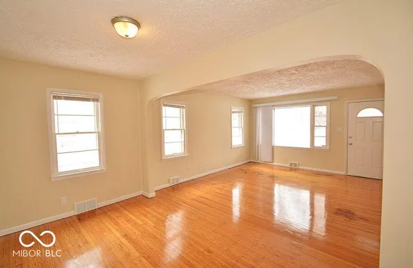 $1,299 | 5005 Indianola Avenue, Indianapolis, IN 46205