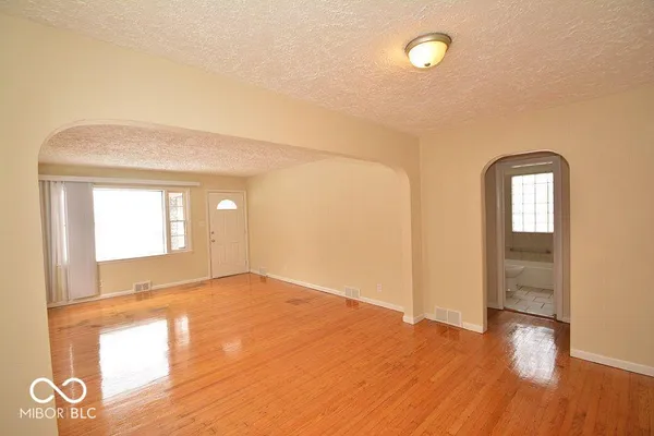 $1,299 | 5005 Indianola Avenue, Indianapolis, IN 46205