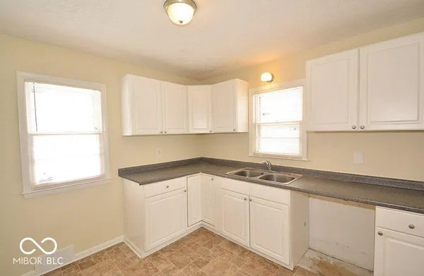 $1,299 | 5005 Indianola Avenue, Indianapolis, IN 46205