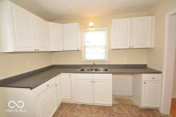 $1,299 | 5005 Indianola Avenue, Indianapolis, IN 46205