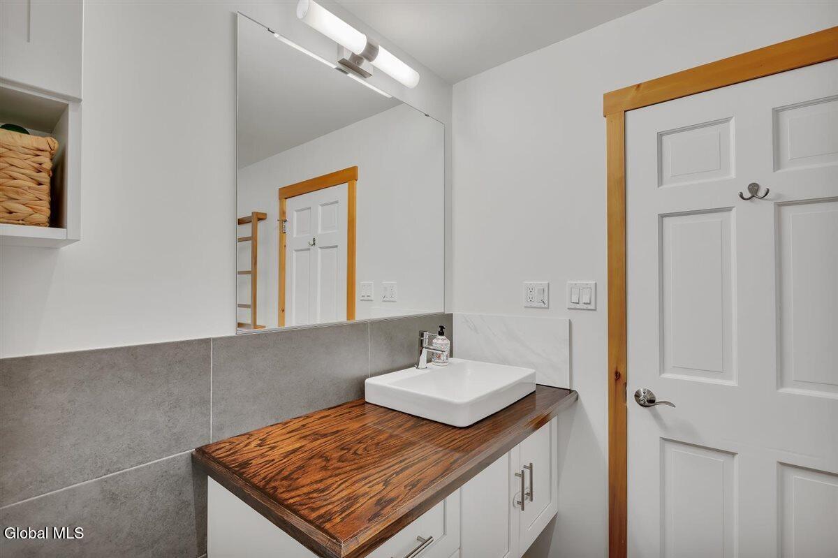 2307 Pine Ridge Road Niskayuna, NY 12309 - Photo 26 of 65 35-2307 Pine Ridge Rd-39