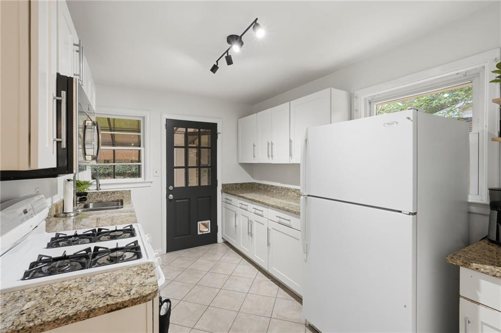 898 Scott Circle Decatur, GA 30033 - Photo 15 of 47