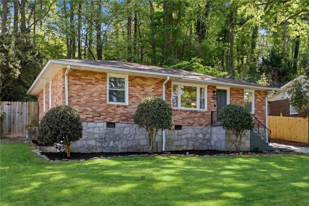 898 Scott Circle Decatur, GA 30033 - Photo 5 of 47