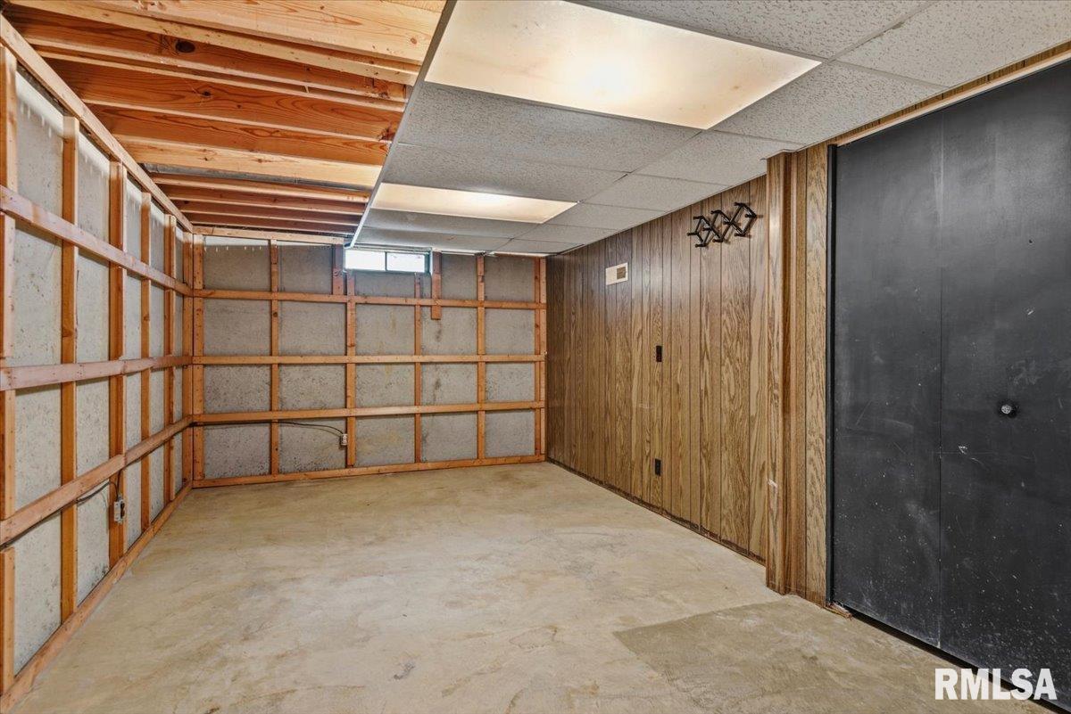 2425 Stokebridge Road Springfield, IL 62702 - Photo 25 of 34 Gallery Image 25