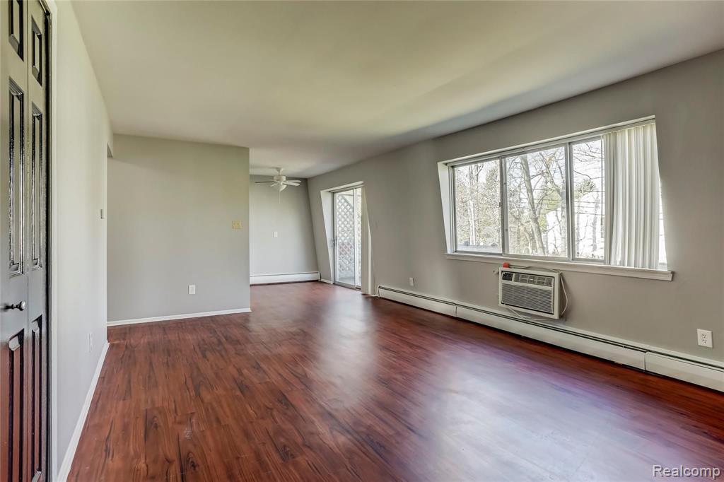 2173 Decker Road, Unit 46 Walled Lake, MI 48390 - Photo 5 of 14
