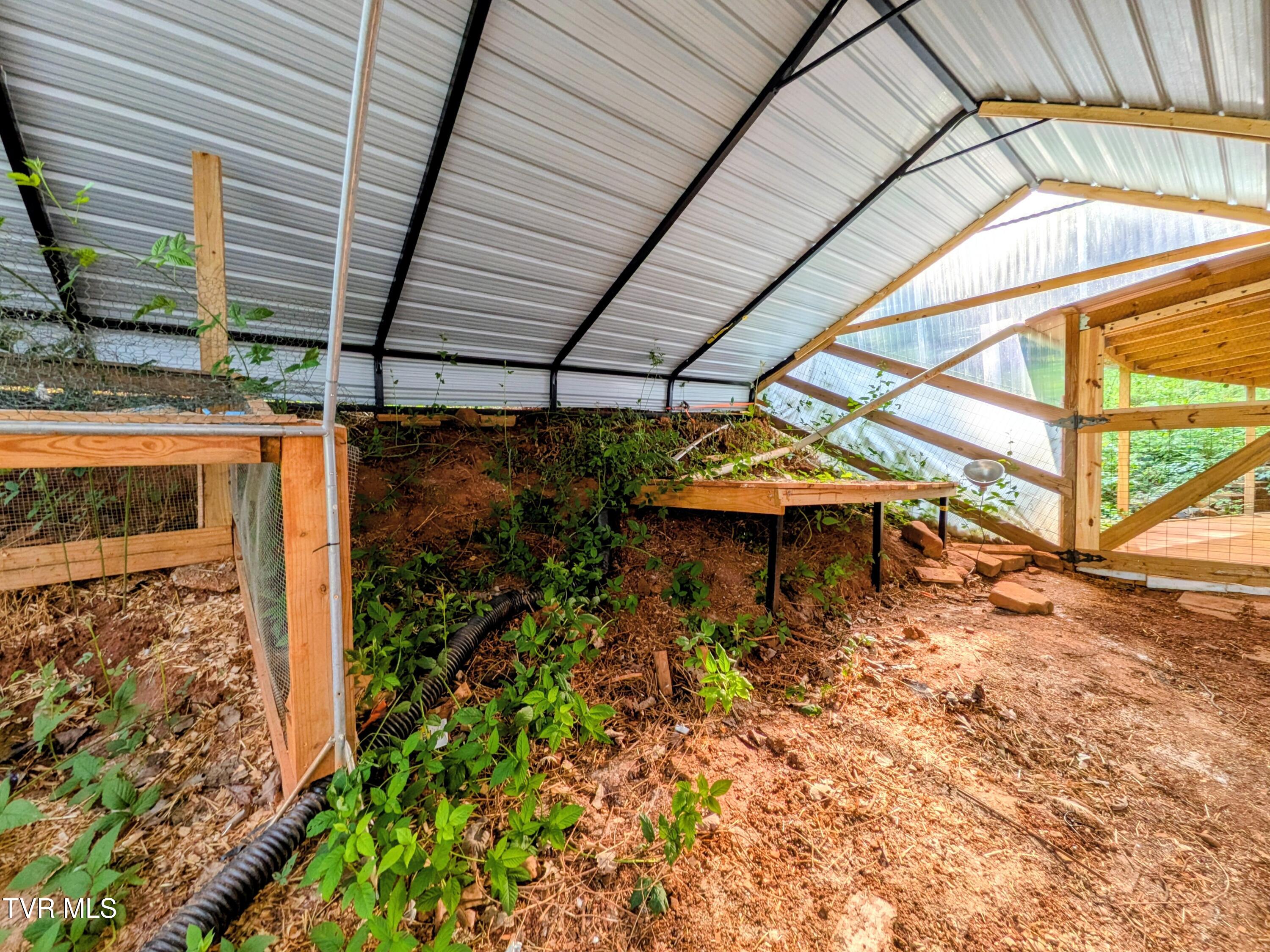 113 Nave Hollow Road Elizabethton, TN 37643 - Photo 62 of 91 Chicken Coop(4)