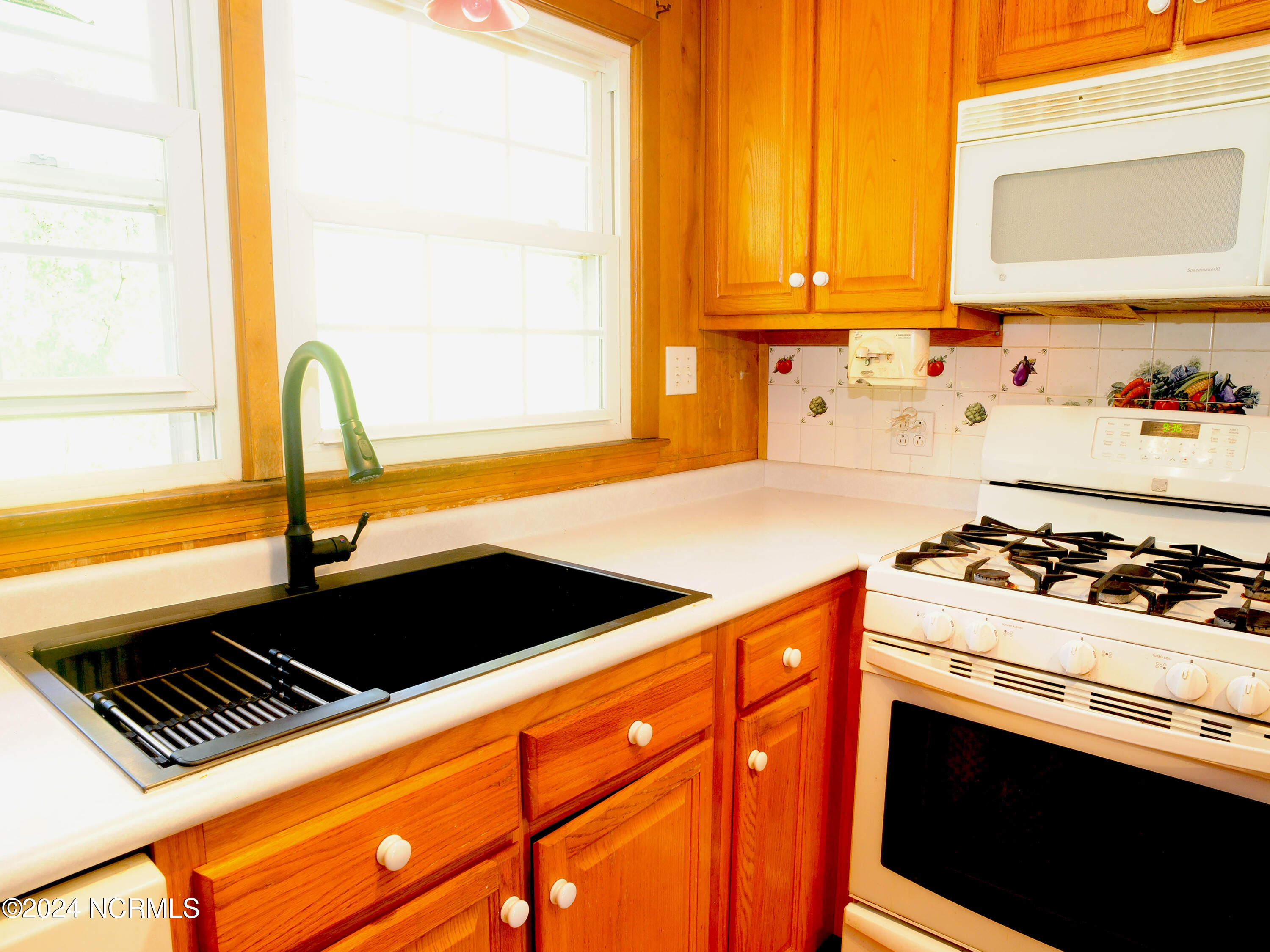 609 River Street Jacksonville, NC 28540 - Photo 15 of 47 Kitchen