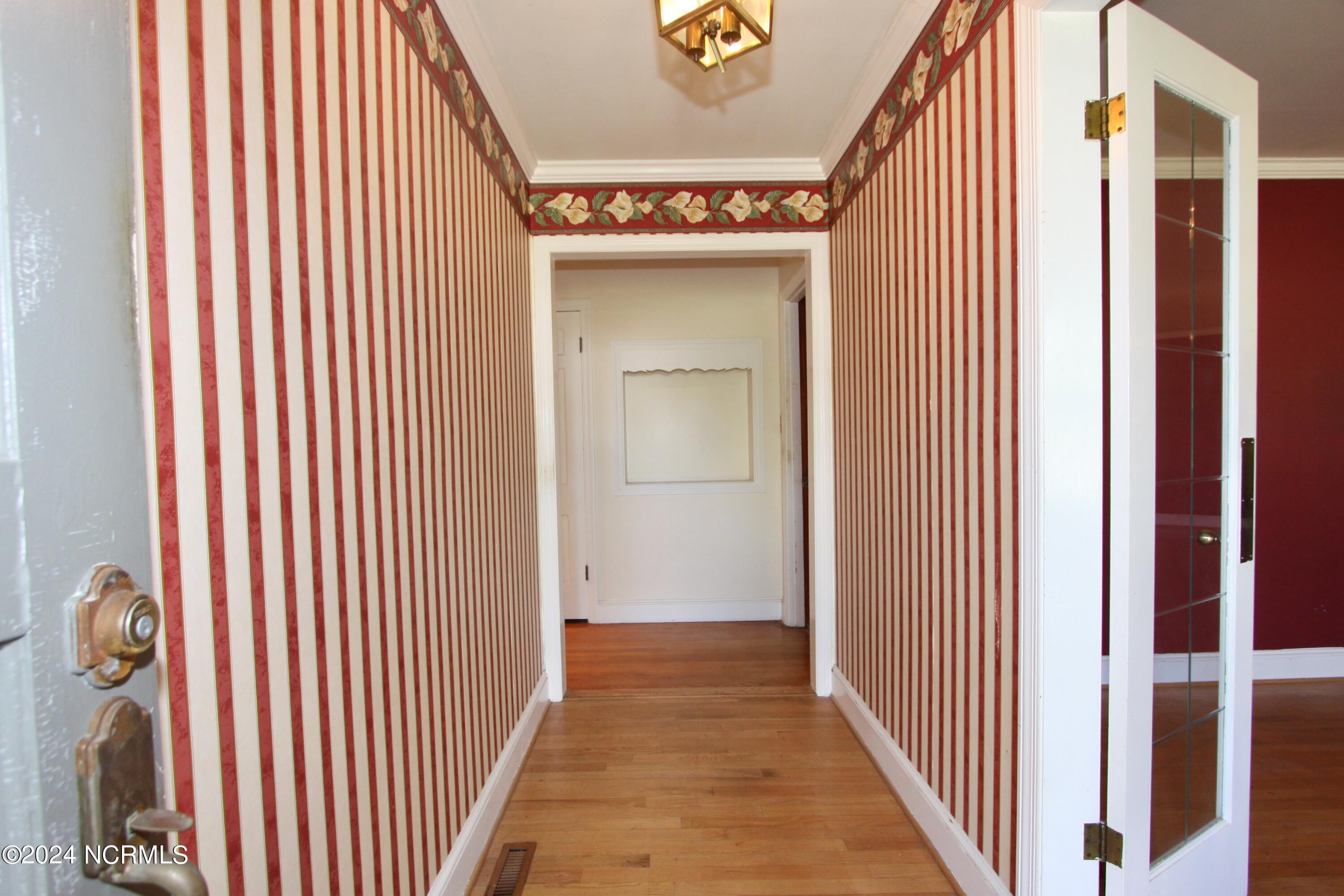 609 River Street Jacksonville, NC 28540 - Photo 3 of 47 Foyer