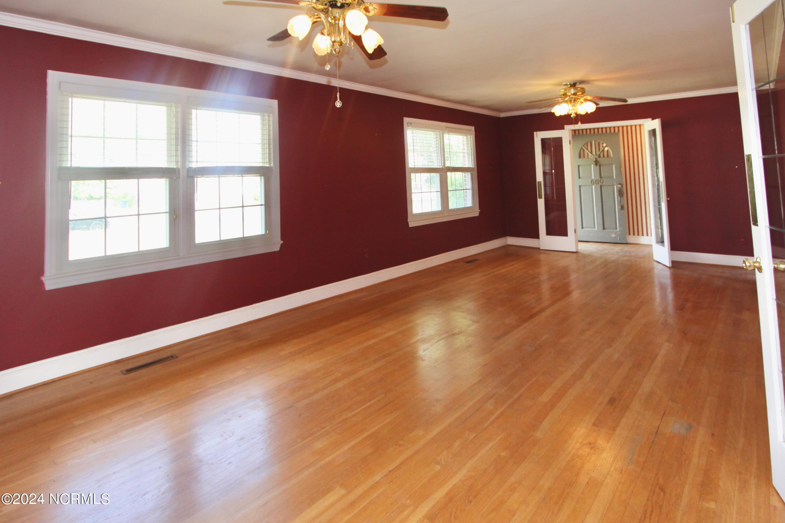 609 River Street Jacksonville, NC 28540 - Photo 4 of 47 Great Room