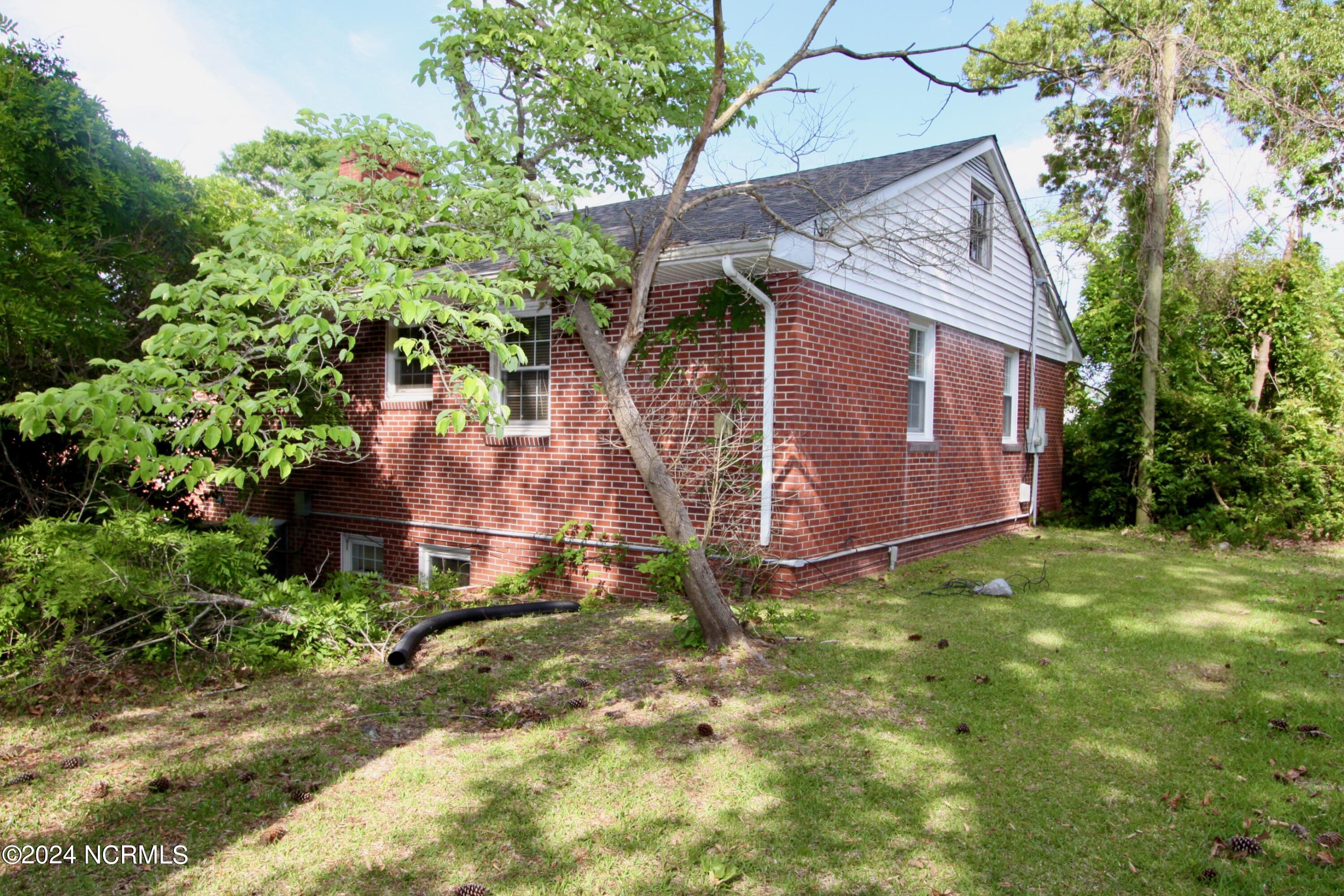 609 River Street Jacksonville, NC 28540 - Photo 43 of 47 Side of Home