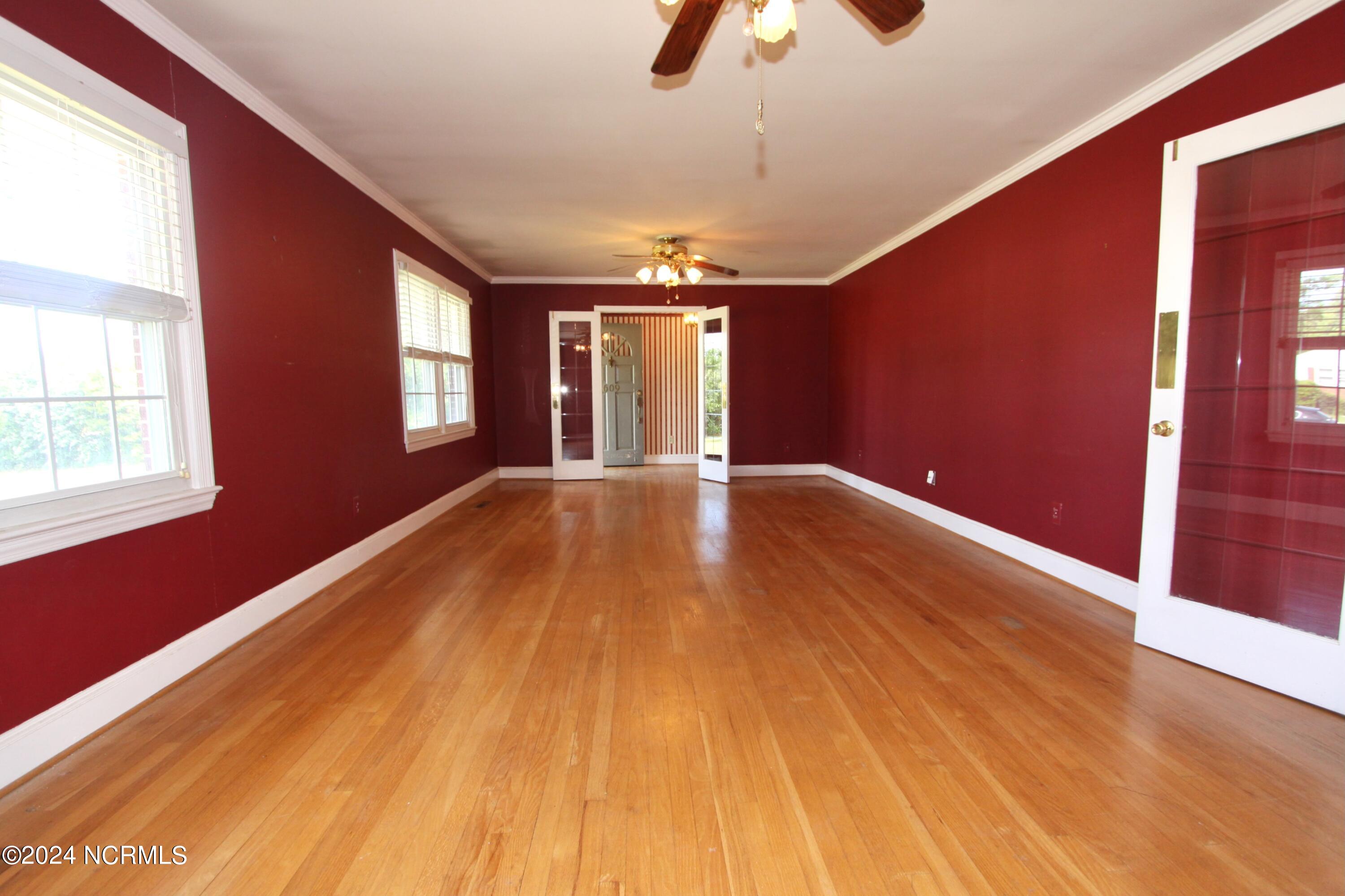 609 River Street Jacksonville, NC 28540 - Photo 5 of 47 Great Room