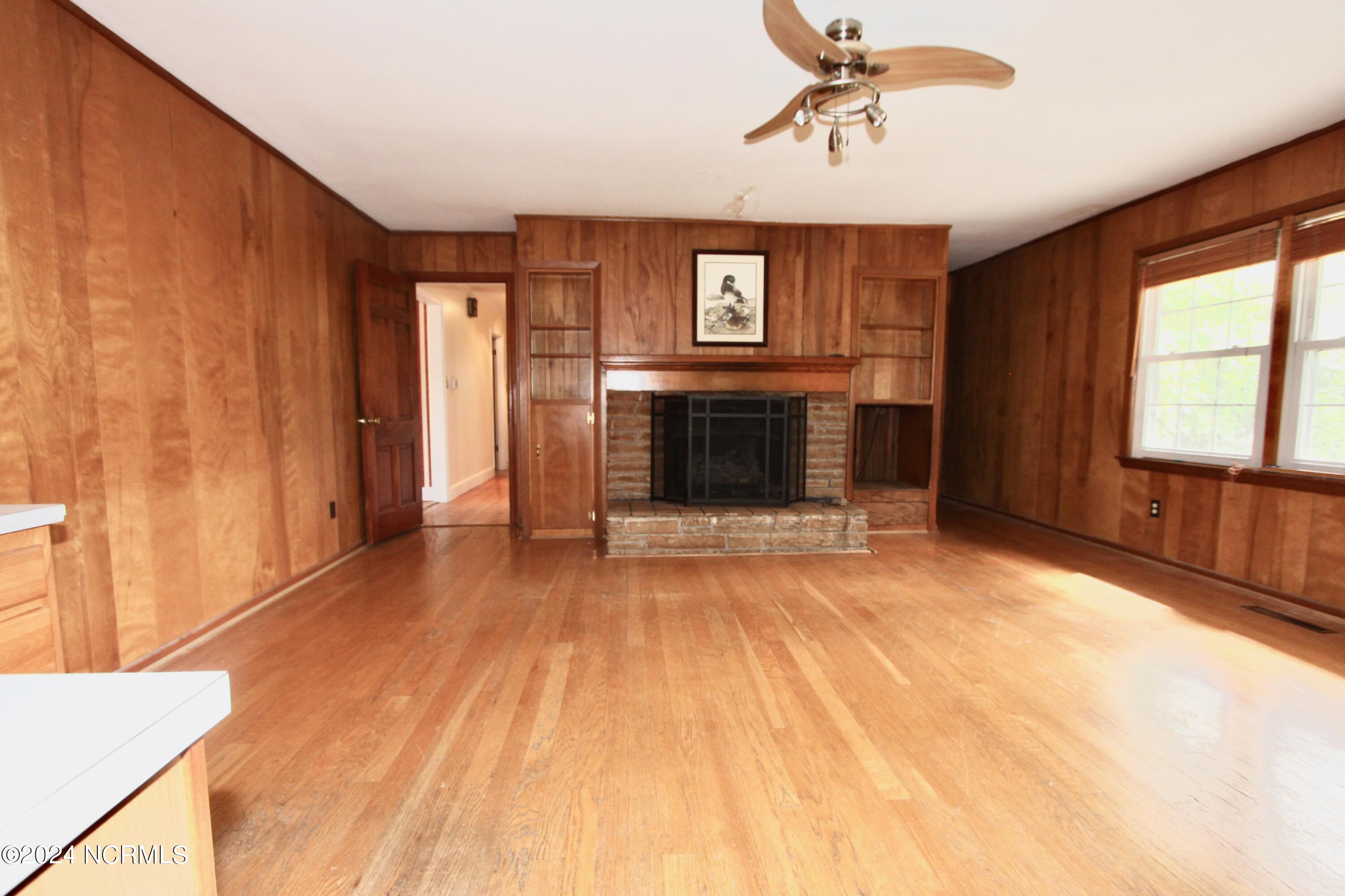 609 River Street Jacksonville, NC 28540 - Photo 6 of 47 Family Room
