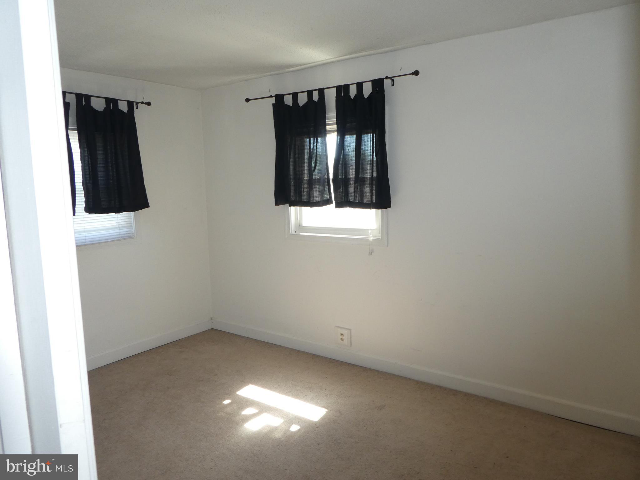 402 C Street, Unit 203 Quantico, VA 22134 - Photo 7 of 14 an empty room with windows