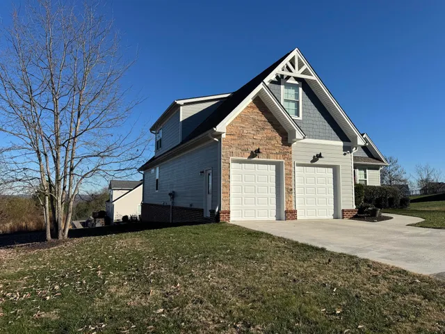 $589,888 | 10952 High River Drive, Soddy Daisy, TN 37379