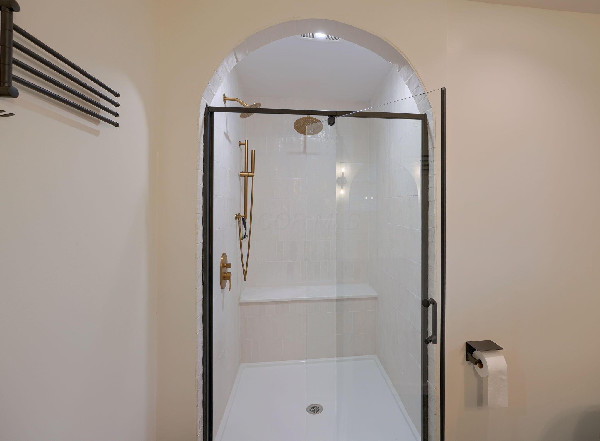 40 North Harding Road Columbus, OH 43209 - Photo 10 of 34 Custom Arched Shower