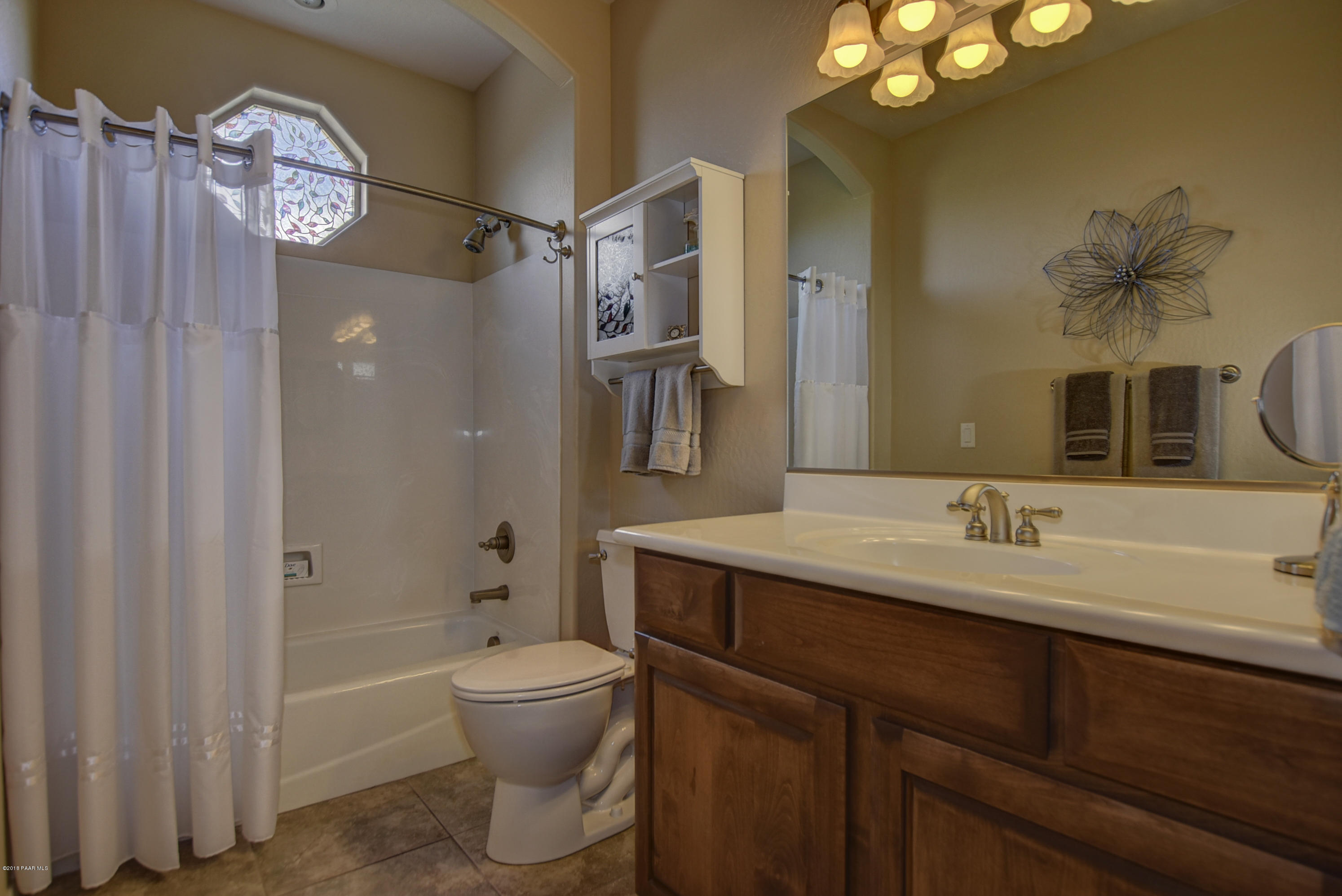 11171 Pima Road Dewey, AZ 86327 - Photo 10 of 33 Guest Bathroom
