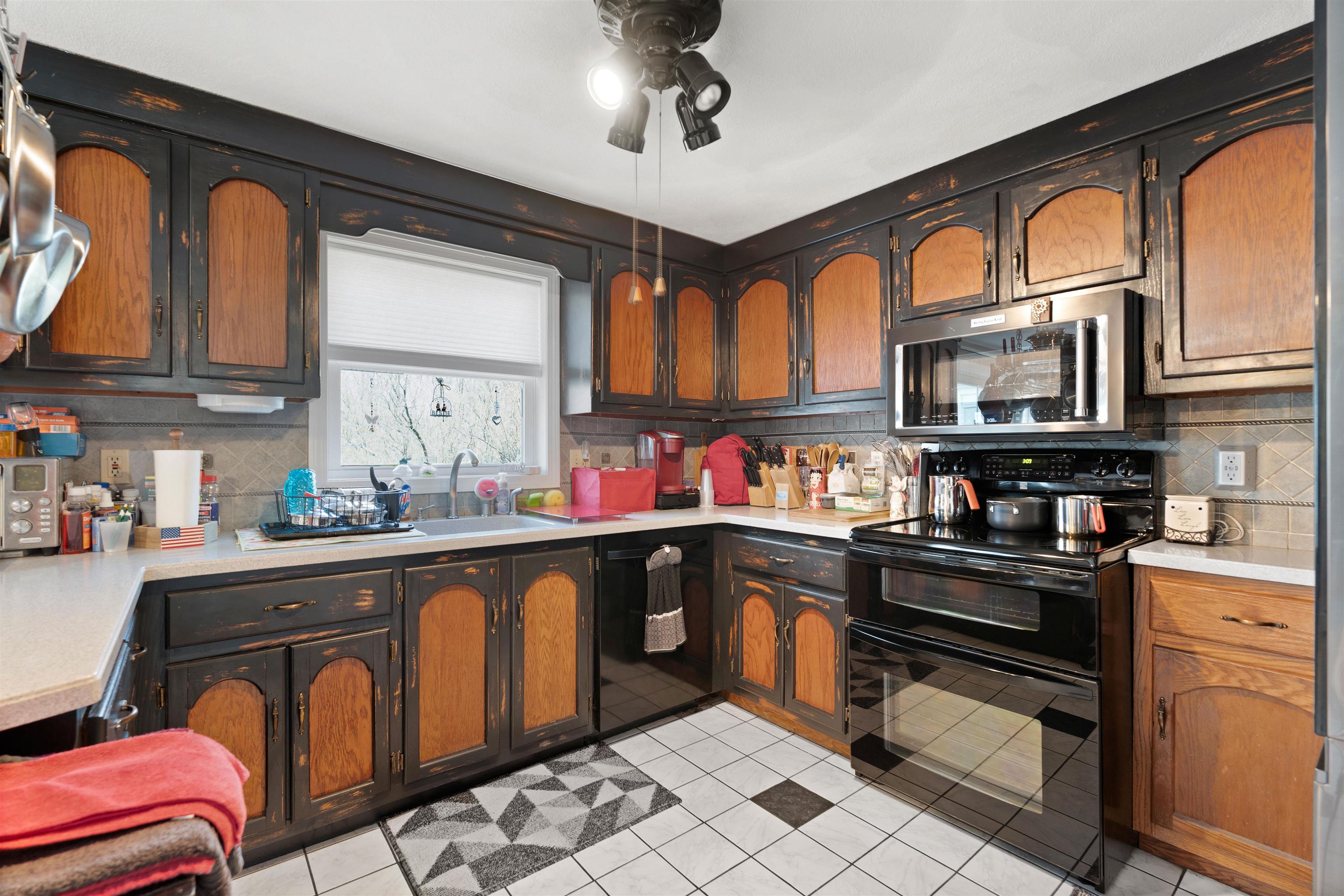 27 Reed Street, Unit A Londonderry, NH 03053 - Photo 12 of 24