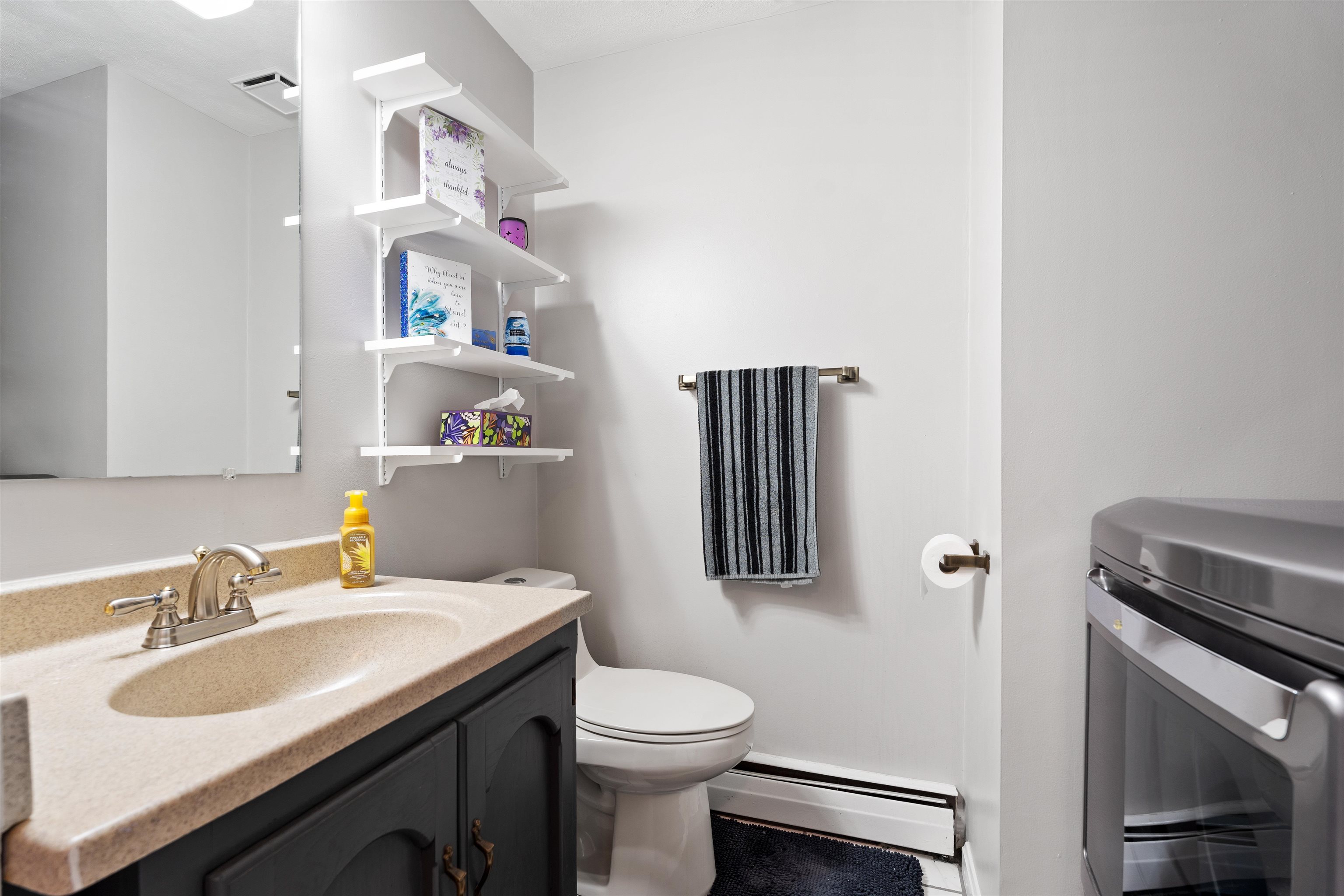 27 Reed Street, Unit A Londonderry, NH 03053 - Photo 4 of 24