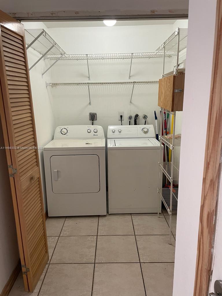 The Hammocks Miami, FL 33196 - Photo 4 of 8 a utility room with dryer and washer