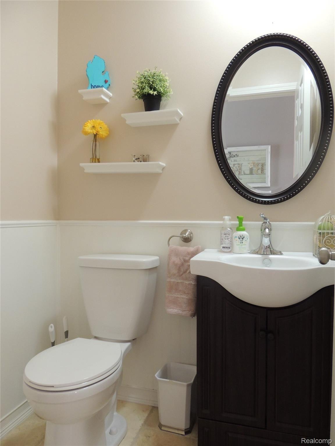 642 Baker Street Rochester, MI 48307 - Photo 17 of 20 Main Bathroom.JPG