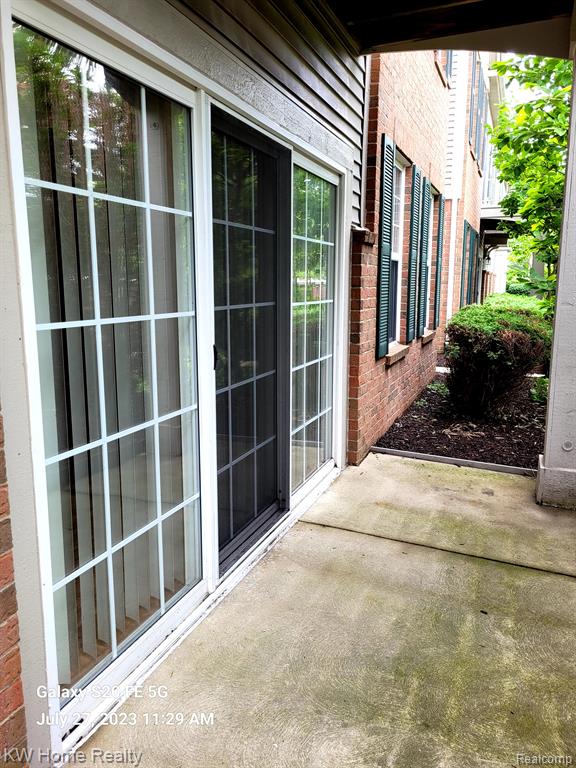 262 North Wixom Road Wixom, MI 48393 - Photo 2 of 14