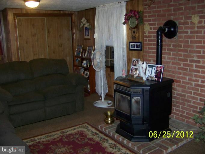 195 Deer Run Road Gore, VA 22637 - Photo 6 of 9 Family Room